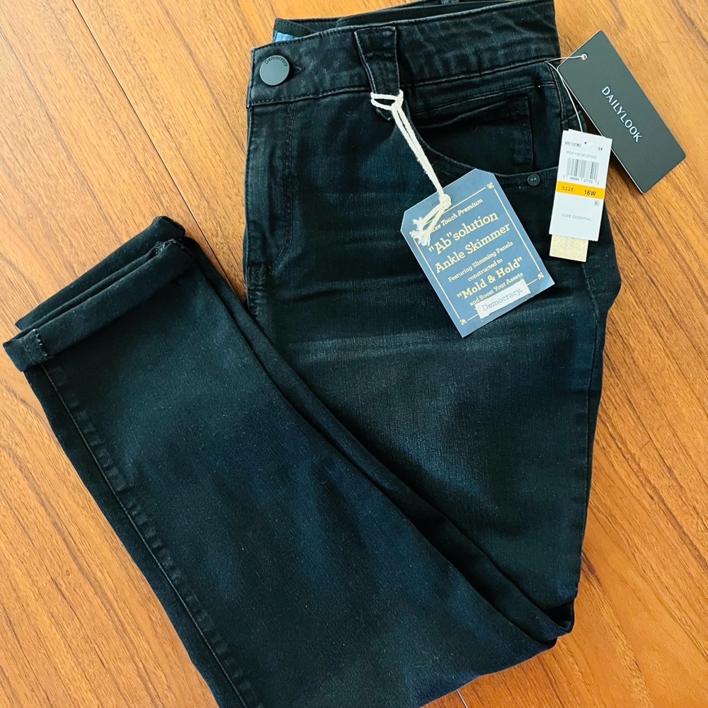 Democracy Black Ankle Cropped Jeans